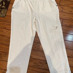 Chicos White Casual Pants with Zipper Pocket size 1